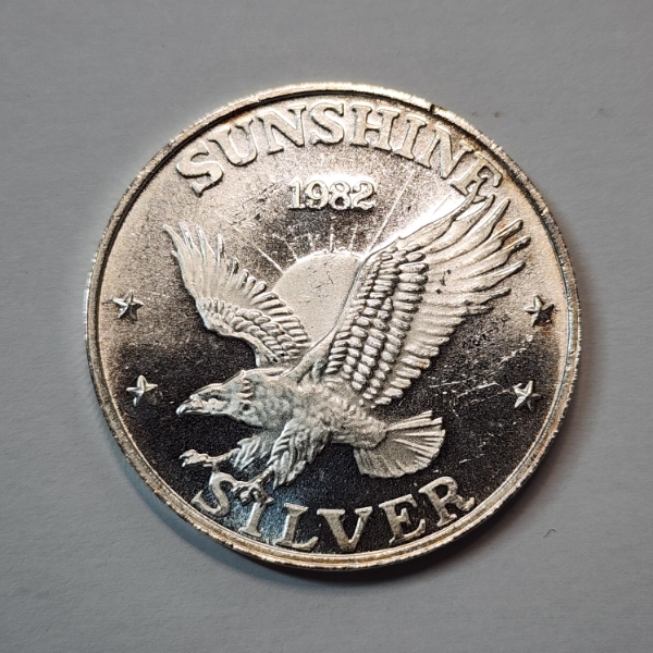 1982 Sunshine Minting One Troy Ounce .999 Fine Silver Round