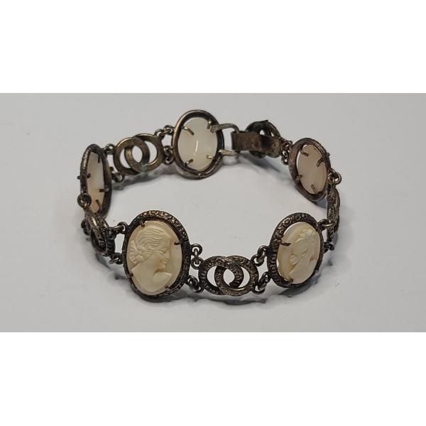 Lovely Vintage Cameo Bracelet 