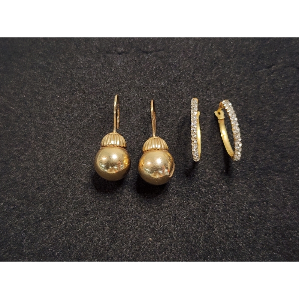Two Pairs of Beautiful 14K Gold Earrings Total Weight: 2.2g