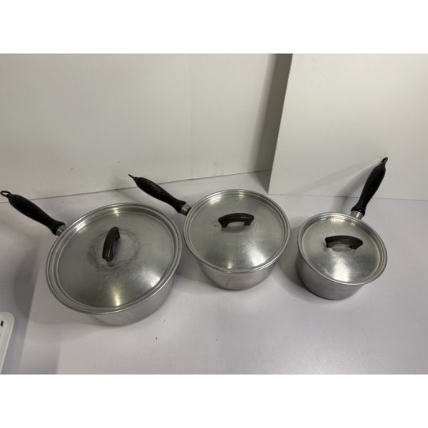 Wear Ever Cookware Set - 3 Pots with Lids