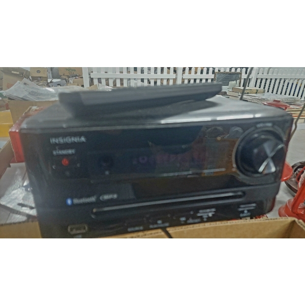 Insignia CD Player w / Dual Audio Speakers & Remote