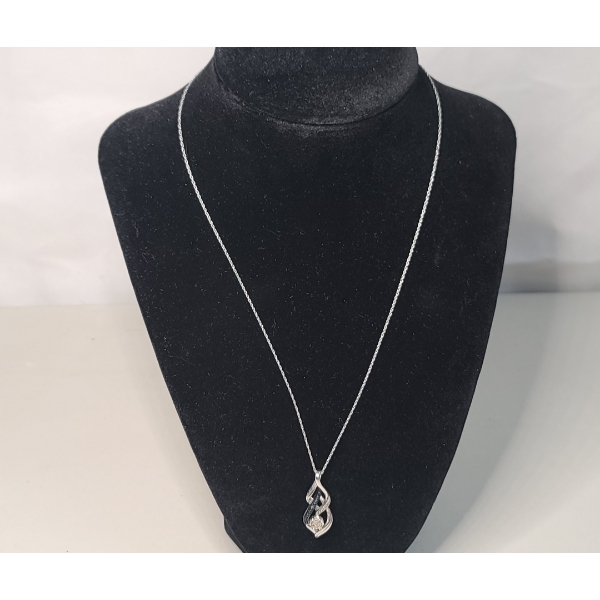Sterling Silver & Diamond Accent Infinity Pendant 18" Necklace - Weight: 4.3g