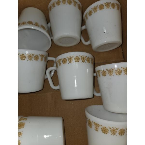 Bunn Commercial Coffee Machine & Mugs
