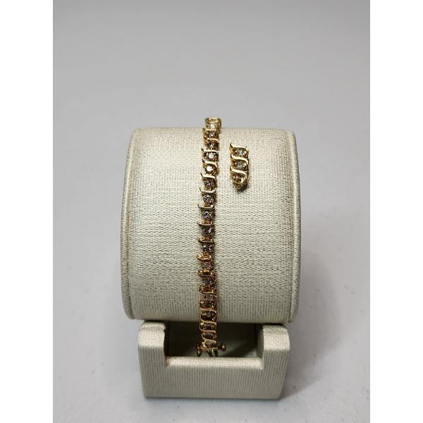 Stunning 10K Gold and Diamond 7" Tennis Bracelet TW: 9.1g