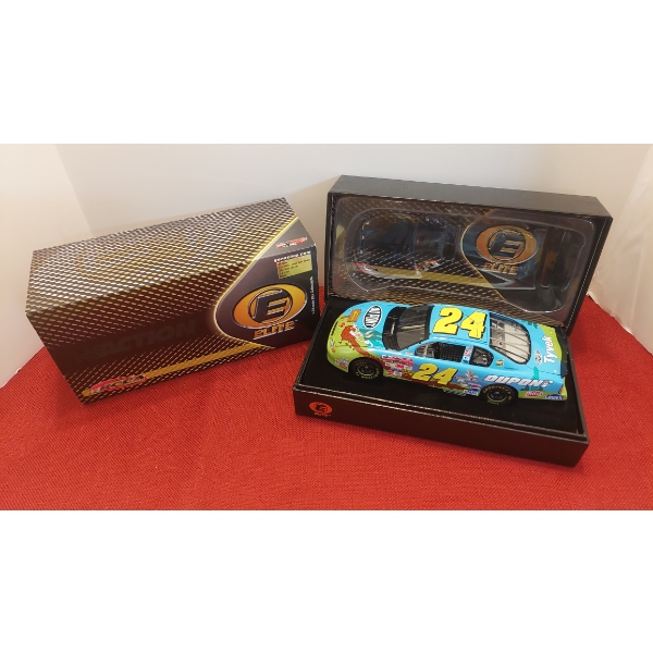 RCCA Elite Jeff Gordon #24 Die Cast 1/24 Scale 2002 Monte Carlo Looney Tunes Rematch New In Box