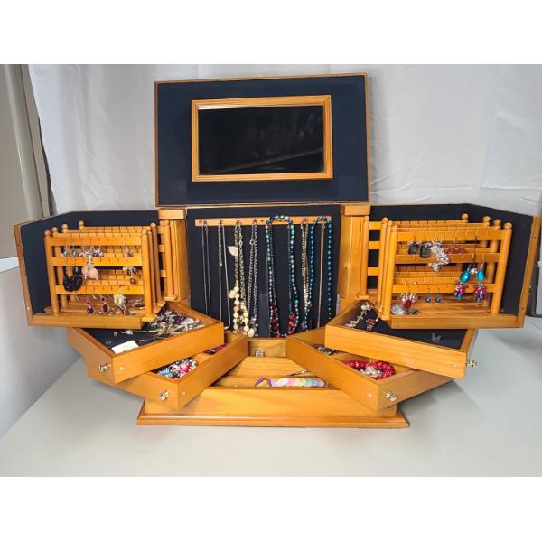 Lori Greiner " For Your Ease Only" Foldout Jewelry Case With Assorted Fashion Jewelry 