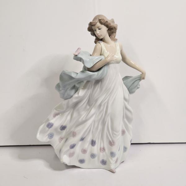 Lladró Summer Serenade Porcelain Figurine in Original Box, 6193, 12.5x9.0"