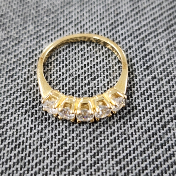 14K Yellow Gold Rings Ft. Nice Clear Stones Weighing 2.9 Grams ~ Size 7
