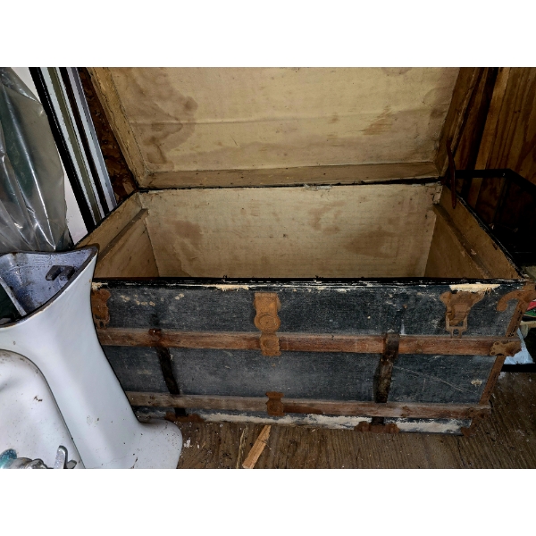 Oversized Trunk