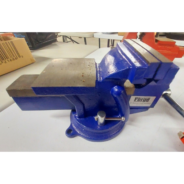 FORGE Iron Bench Vice 4" Jaw