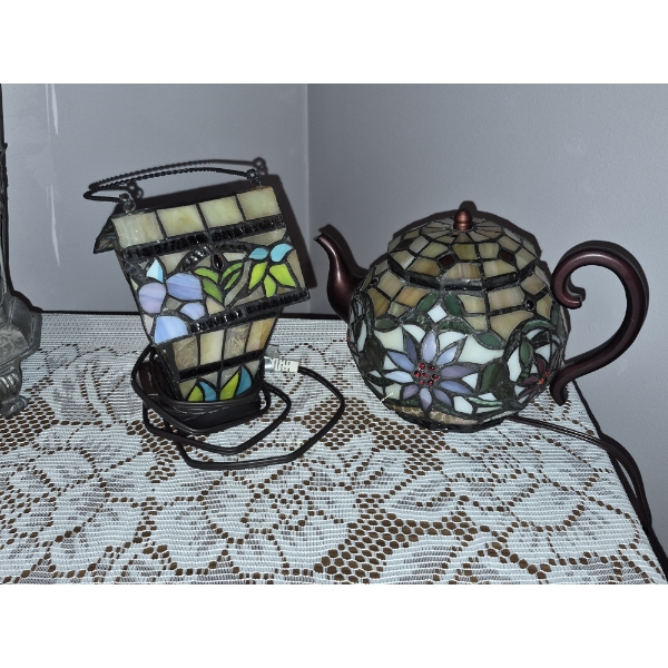 PICKUP IN NORTHFIELD - 2 Pcs Small Leaded Glass Teapot Lamp &  Lantern- See Pics