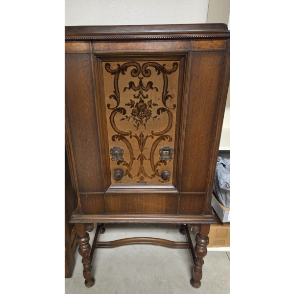 *Pick Up At Mantua Home-No Shipping Available* Beautiful 1929 RCA Radiola 66 AR598 Floor Radio In Wo