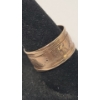 Image 3 : 10K Yellow Gold Victorian Style Band Ring - Size 7 - Weight: 2.9g