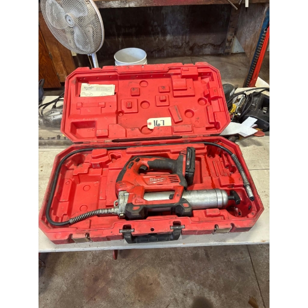Milwaukee M18 Cordless Grease Gun Kit