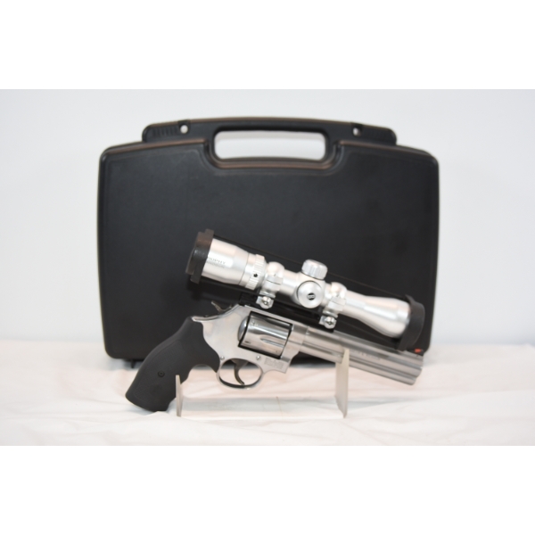 Smith & Wesson Model 686-6 .357 Magnum Handgun With Scope & Box