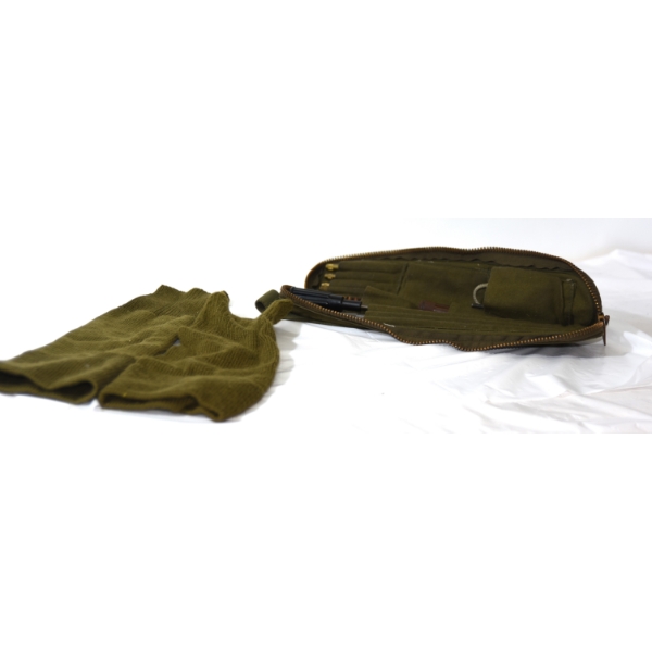 Canadian Rifle 7.62mm Rifle Cleaning kit & A Pair Of Olive Green Military Wool Wristlets 