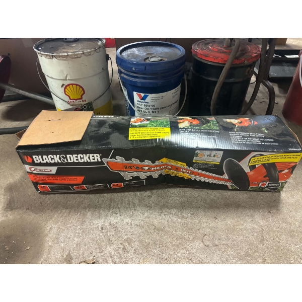 Black & Decker 24" Hedge Hog Hedge Trimmer
