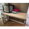 Image 2 : White Desk & 2 Craft Carts 