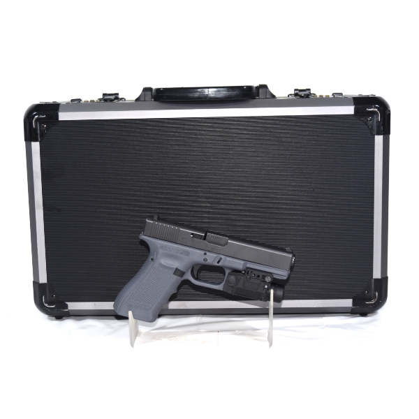 Glock 17 Semi Automatic 9mm Caliber Handgun With 3 Magazines Mounted Light & Case