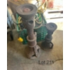 Image 1 : Lot of 2 Vintage Cast Iron Screw Jacks – House / Barn / Bridge Jacks, incl. Ratchet Style