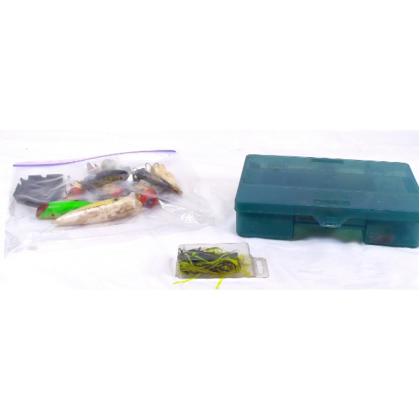 Rubbermaid Small Tackle Box W/ Lures
