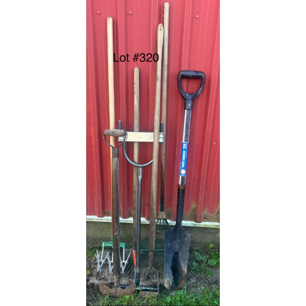 Assorted Vintage Garden & Cultivating Tools 