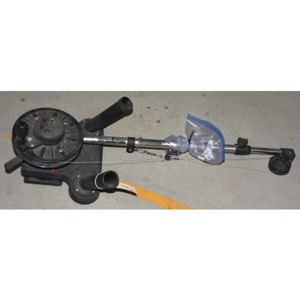 Scotty Manual Downrigger W/ Dual Rod Holders