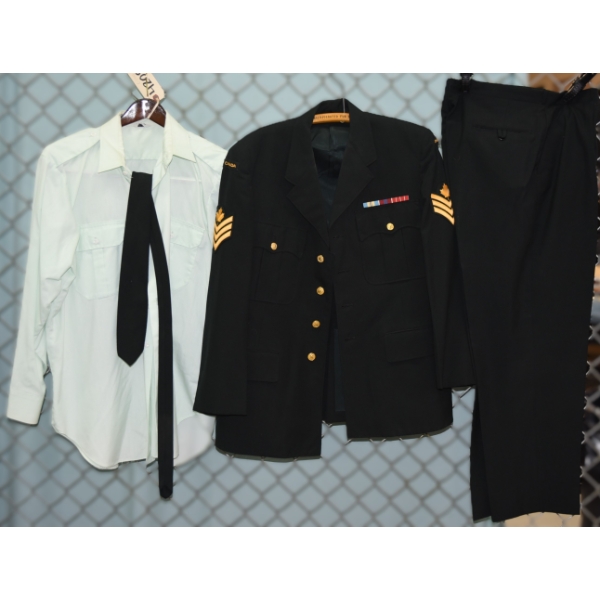 Canadian Forces Service Uniform 