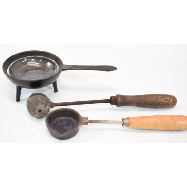 Box Lot Of Assorted Sizes Lead Ladels & Pan