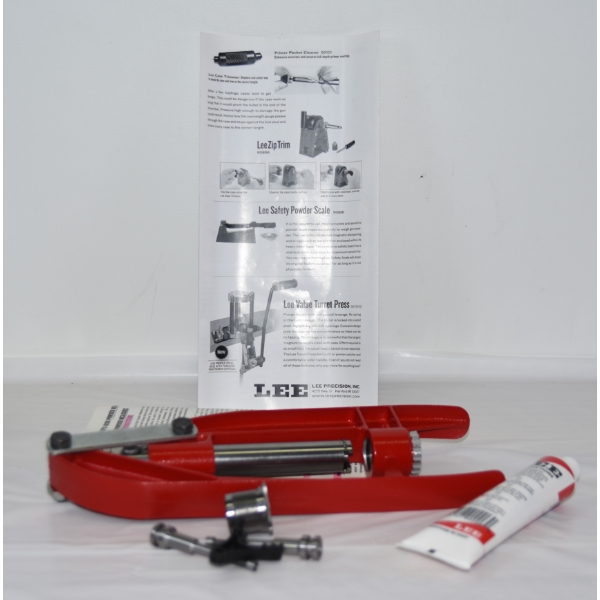 Lee Single Stage Reloading Press kit With Lube & Primer Cups - Excellent Condition