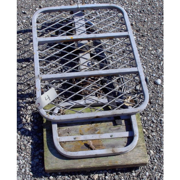 Hang On Tree Stand W/ Wood Seat