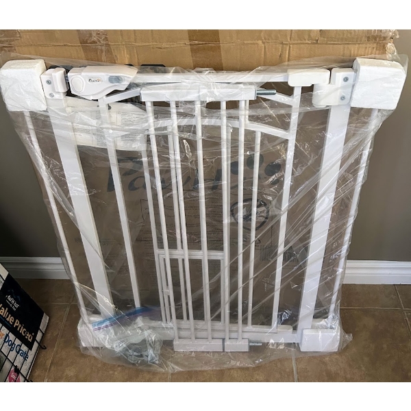 White PawHut Dog Gate 