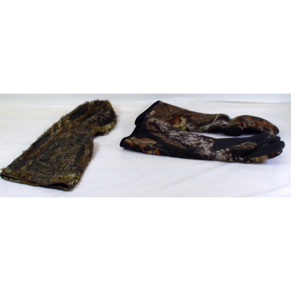 Box Lot -Pair Of Coleman Gloves & Camo Grass One Hole Face Mask 