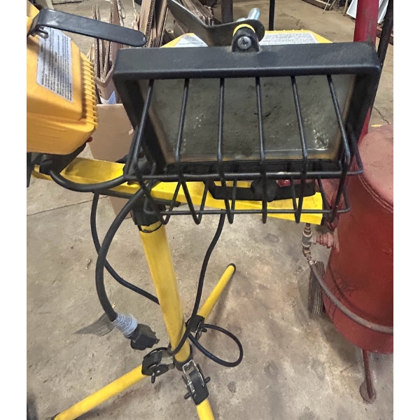 Twin-Head Halogen Work Light on Adjustable Tripod Stand
