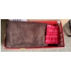 Image 4 : Assorted Blankets, Towels & Decorative Pillows 