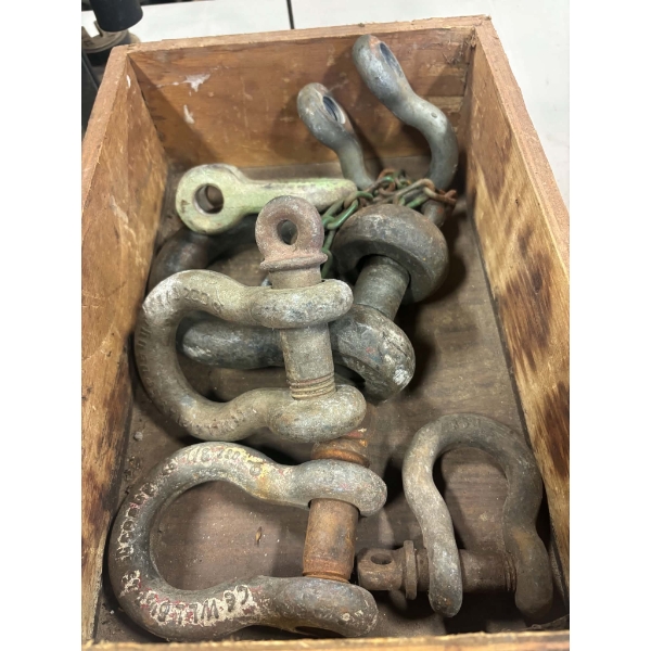 Assorted Heavy Duty Shackles & rigging Hardware 
