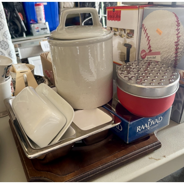 Box Lot Kitchen Items 