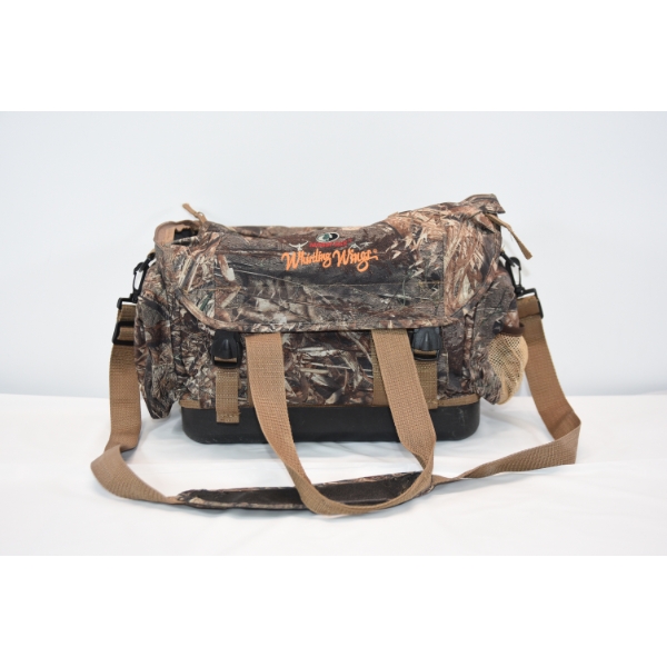 Box Lot Mossy Oak Whistling Winds Bag & 3D Leaf Ghillie Suit