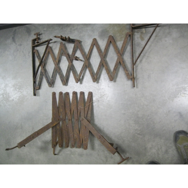 2 EXTENSION SCISSOR GATES