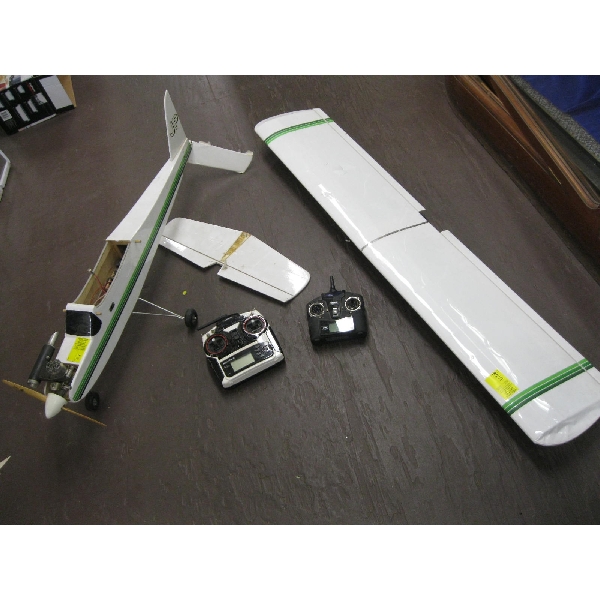 REMOTE CONTROL PLANE W/2 CONTROLLERS