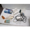 Image 6 : SERGER SEWING MACHINE & BAG OF ACCESS.
