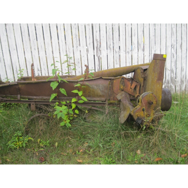 GEHL FARM IMPLEMENT BELT DRIVE CHOPPER BLOWER UNIT - YARD ART