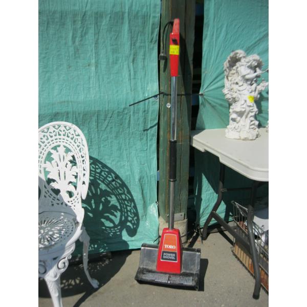 TORO POWER SHOVEL