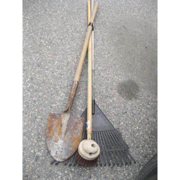 BUNDLE OF ASST. GARDEN TOOLS