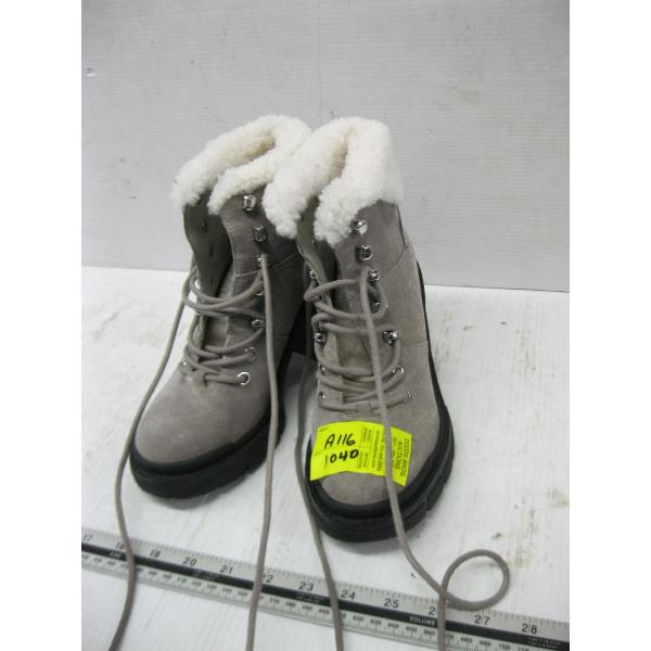 SZ 6M LADIES HEALED BOOTS - FISHERS