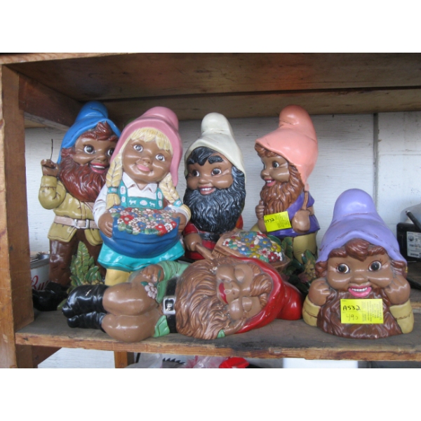 SET OF GARDEN GNOMES