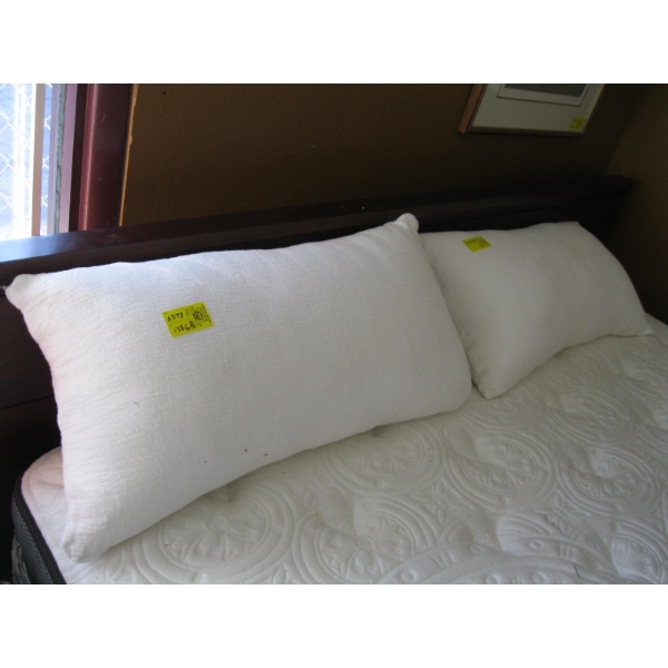 PAIR OF WHITE DECORATIVE PILLOWS