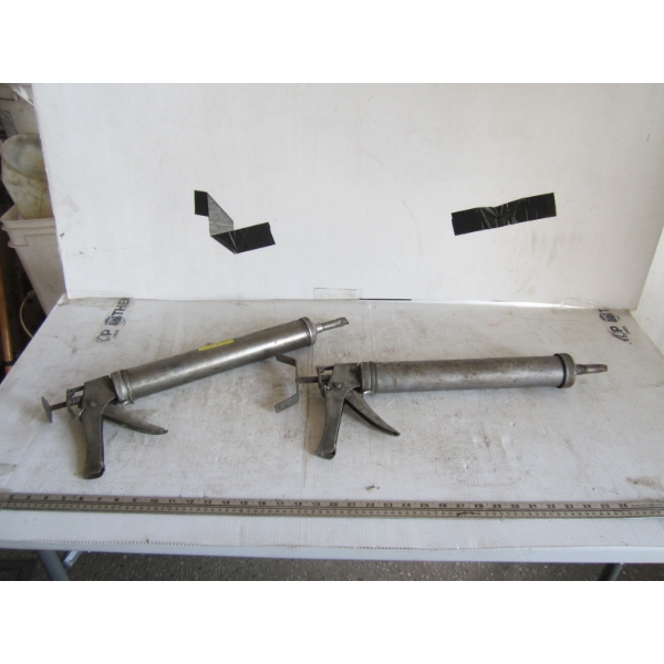 2 CAULKING GUNS