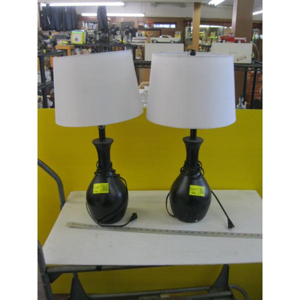 2 MATCHING TABLE LAMPS