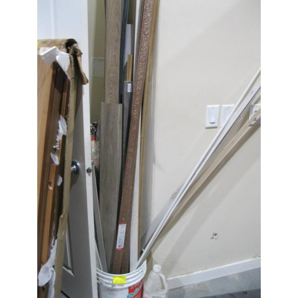 LG. LOT OF ASST. FINISHING PIECES FOR VINYL: T MOULDING, EDGING, ETC.